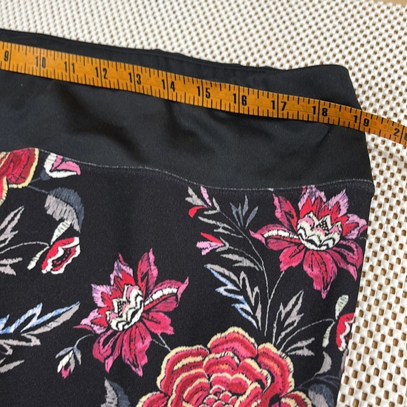 Nanette Lepore Flowered Capri Leggings - Sz 3X - Picture 6 of 8